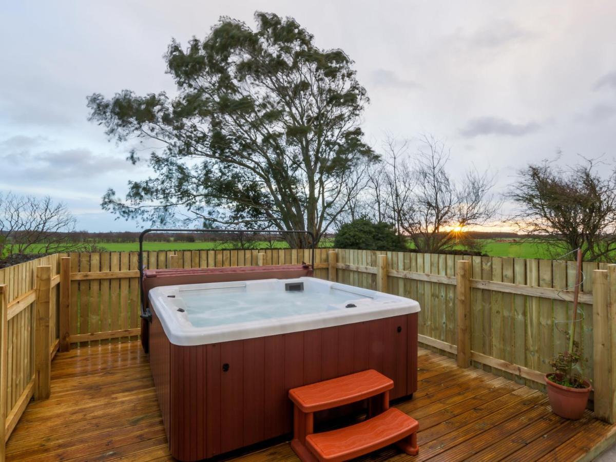 Vicarsford Farmhouse With Hot Tub Leuchars Exterior photo