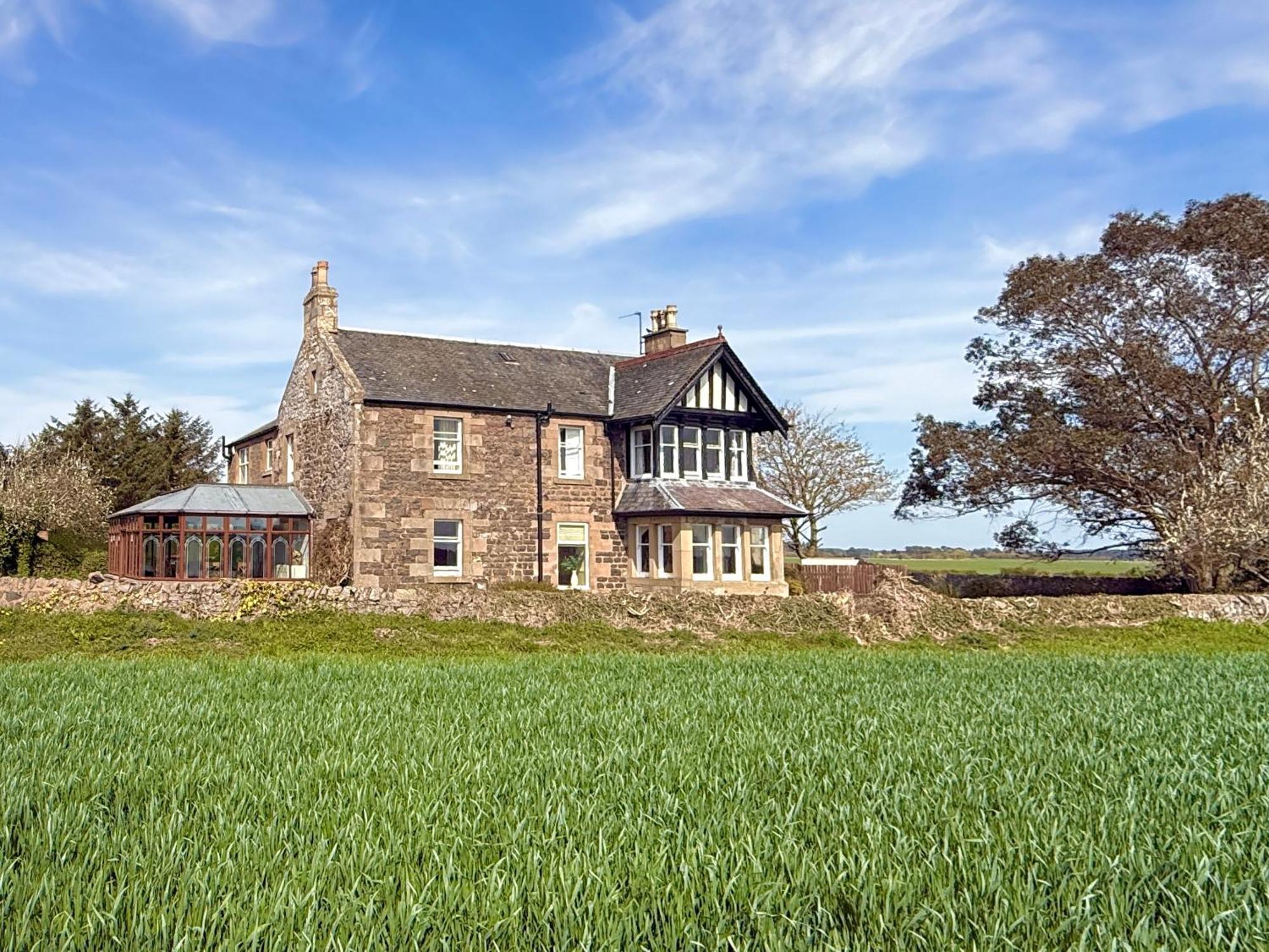 Vicarsford Farmhouse With Hot Tub Leuchars Exterior photo