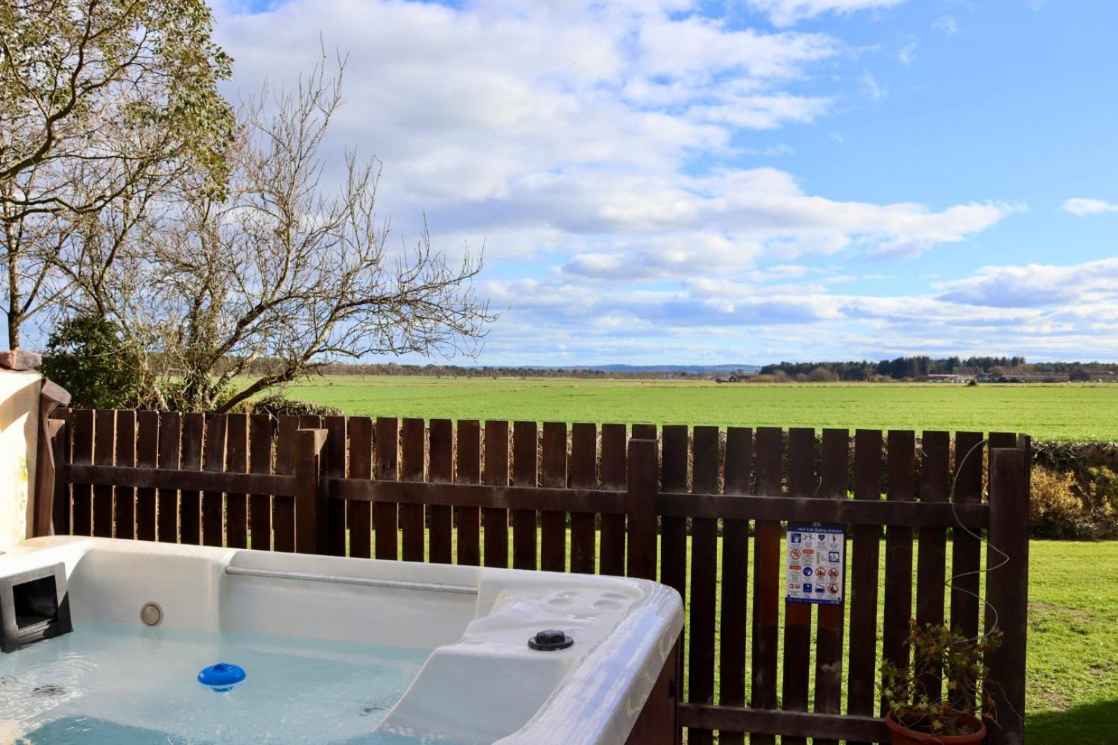 Vicarsford Farmhouse With Hot Tub Leuchars Exterior photo